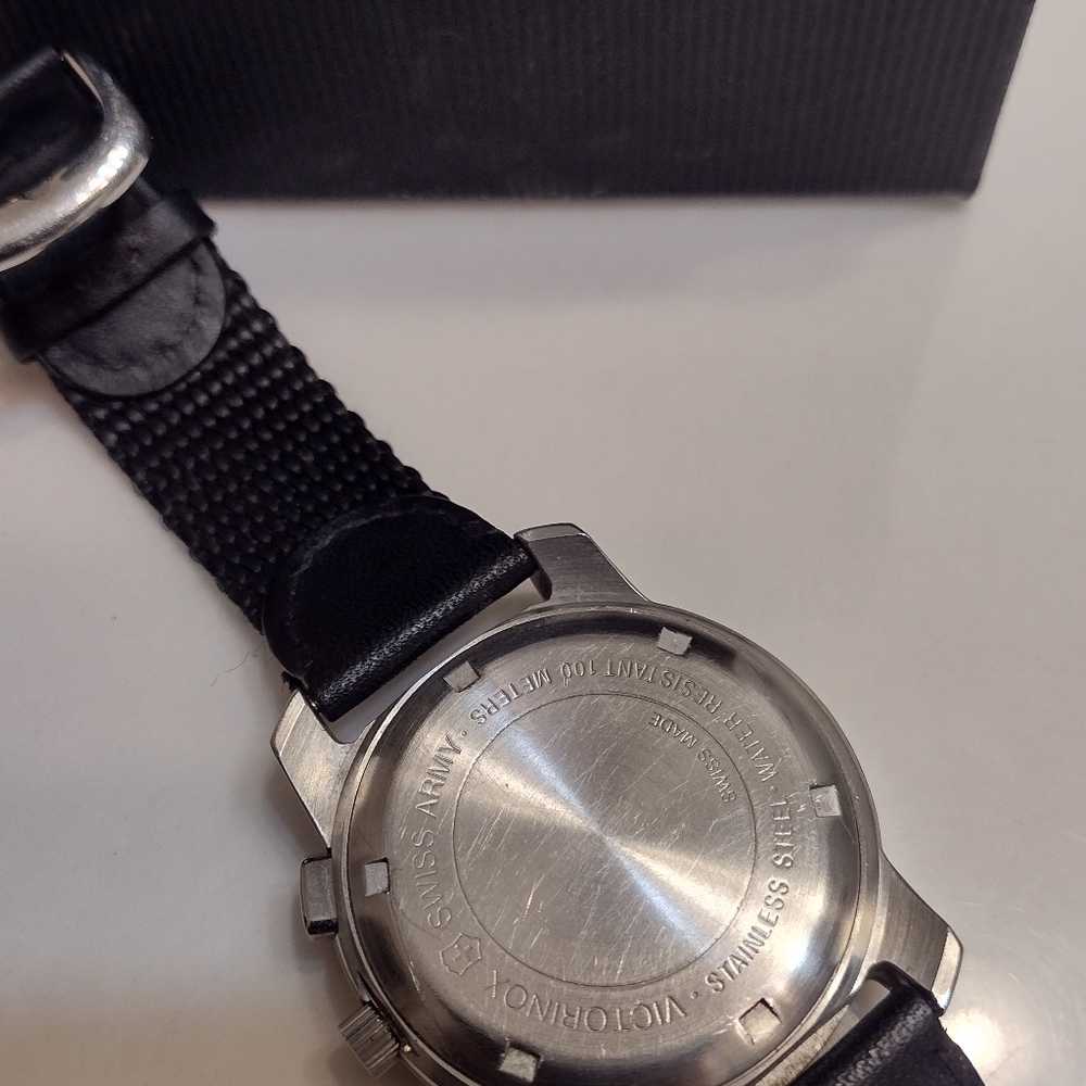 Swiss Army Watch - Picture 4 of 8